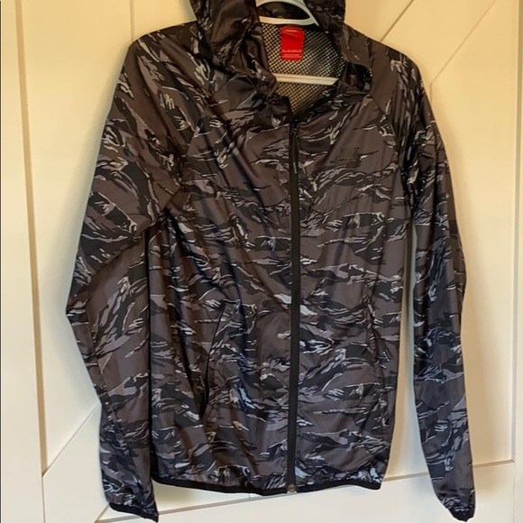 Nike running jacket with hood. Camo print - Picture 2 of 8